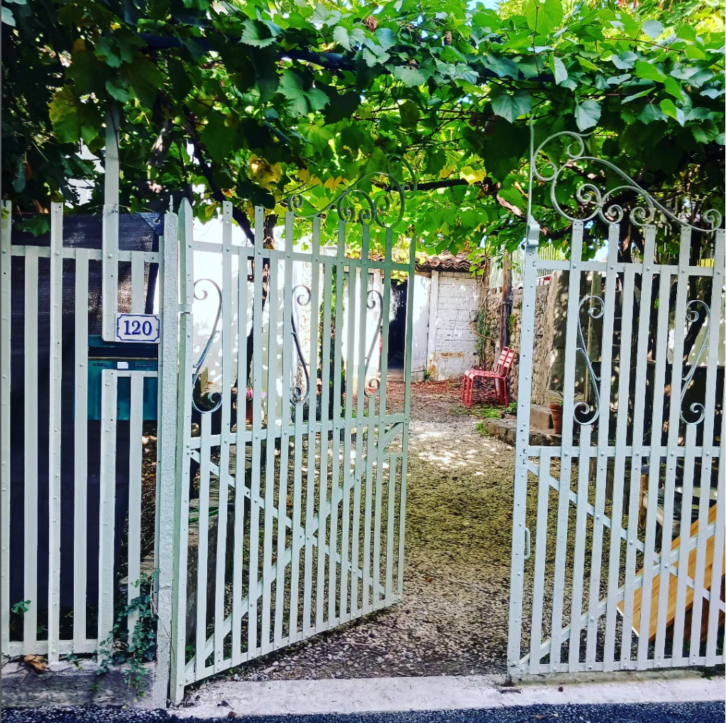 Un rêve suspendu — installation at Maison d’Artistes